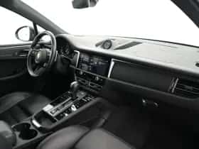 Porsche Macan (2022) thumbnail 36