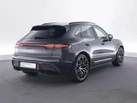 Porsche Macan (2022) thumbnail 5