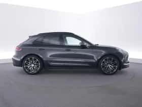 Porsche Macan (2022) thumbnail 6