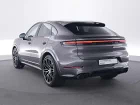 Porsche Cayenne (2024) thumbnail 3