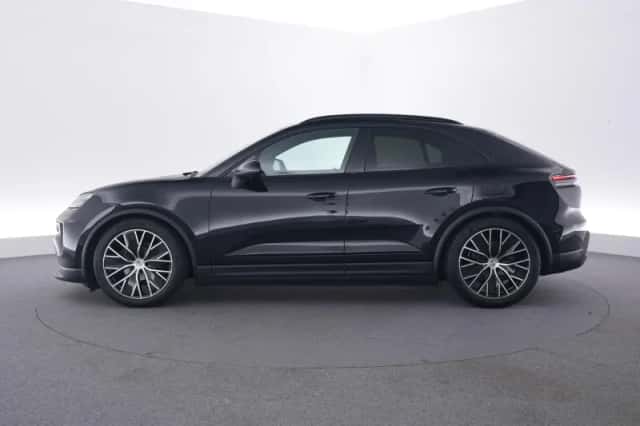 Porsche Macan (2026) thumbnail 2