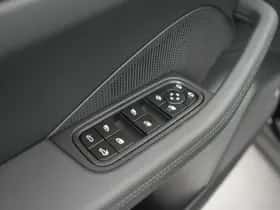Porsche Macan (2026) thumbnail 16