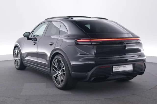 Porsche Macan (2026) thumbnail 3