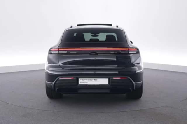 Porsche Macan (2026) thumbnail 4