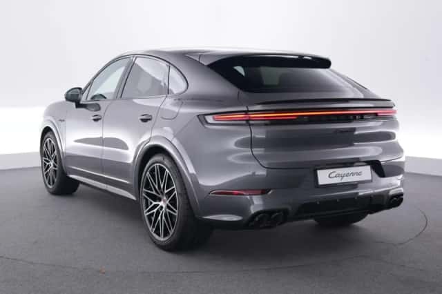 Porsche Cayenne (2026) thumbnail 3