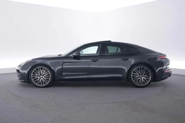 Porsche Panamera (2024) thumbnail 2