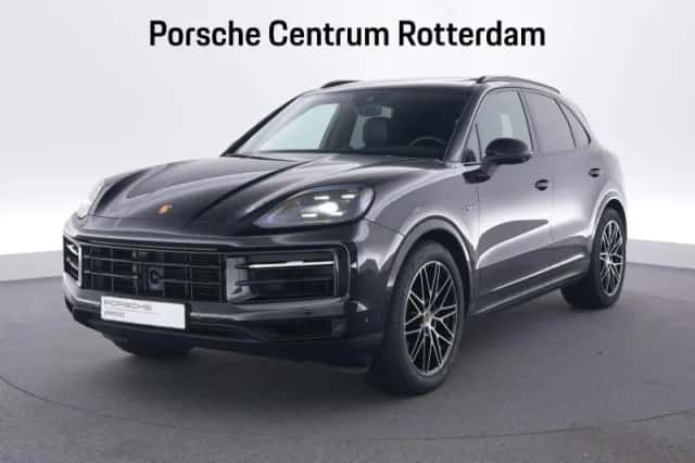 Porsche Cayenne (2023) thumbnail 1