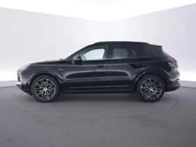 Porsche Cayenne (2023) thumbnail 2