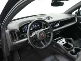 Porsche Cayenne (2023) thumbnail 13