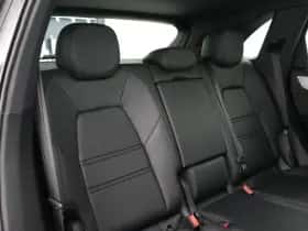 Porsche Cayenne (2023) thumbnail 29