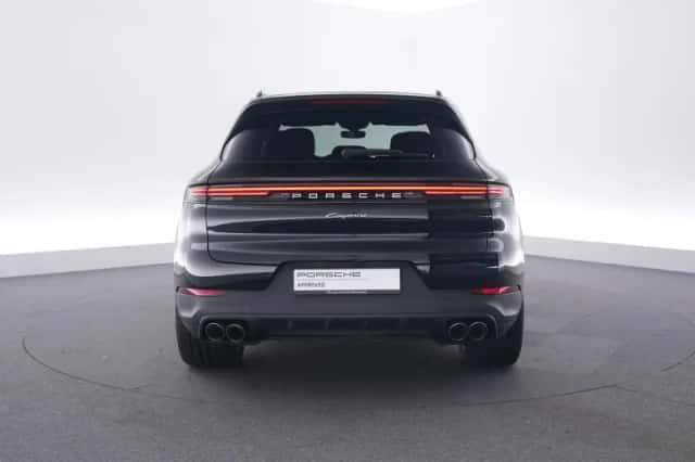 Porsche Cayenne (2023) thumbnail 4