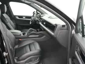 Porsche Cayenne (2023) thumbnail 32