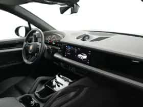 Porsche Cayenne (2023) thumbnail 33
