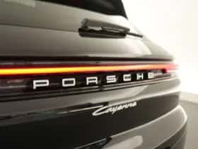 Porsche Cayenne (2023) thumbnail 38