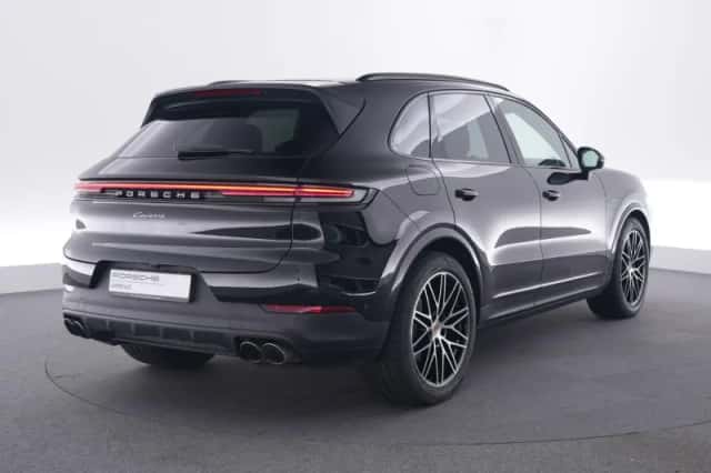 Porsche Cayenne (2023) thumbnail 5