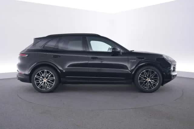 Porsche Cayenne (2023) thumbnail 6