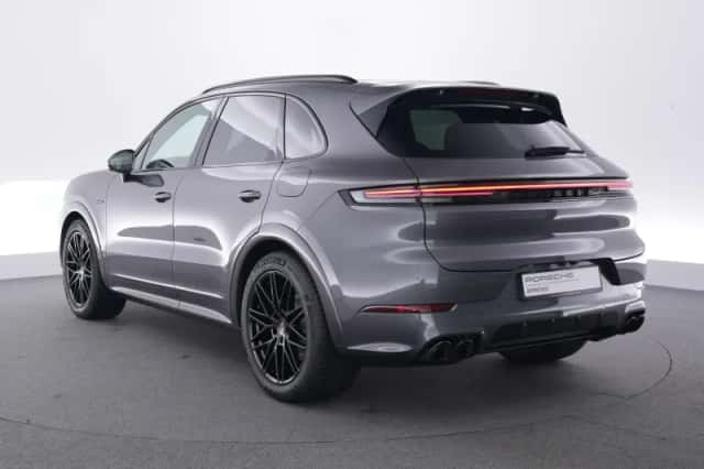 Porsche Cayenne (2025) thumbnail 3