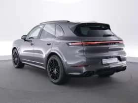 Porsche Cayenne (2025) thumbnail 3