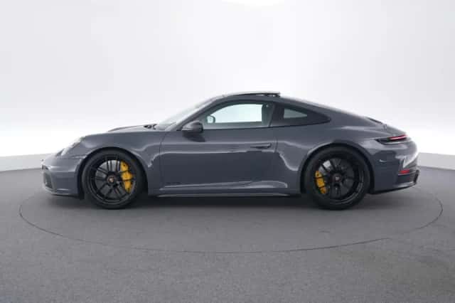 Porsche 911 (2025) thumbnail 2