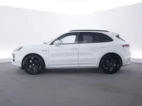 Porsche Cayenne (2024) thumbnail 2