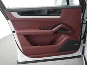 Porsche Cayenne (2024) thumbnail 17