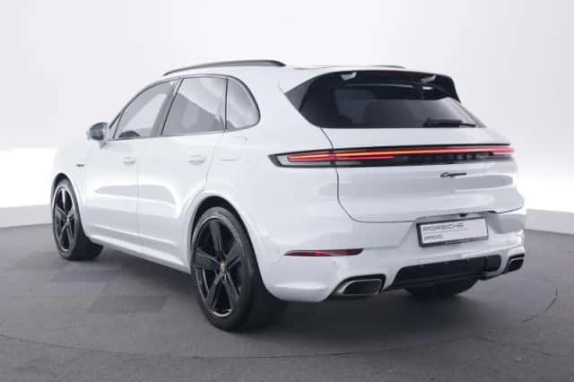 Porsche Cayenne (2024) thumbnail 3