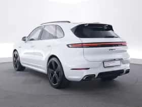Porsche Cayenne (2024) thumbnail 3
