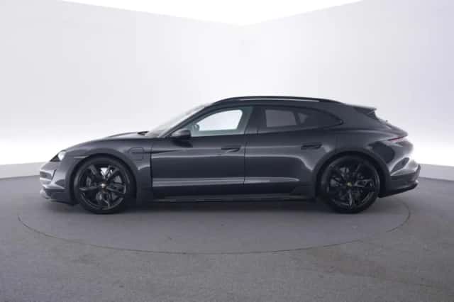 Porsche Taycan (2022) thumbnail 2