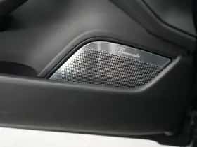 Porsche Taycan (2022) thumbnail 17