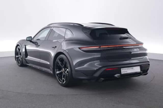 Porsche Taycan (2022) thumbnail 3