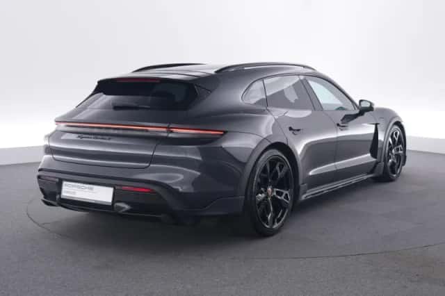 Porsche Taycan (2022) thumbnail 5