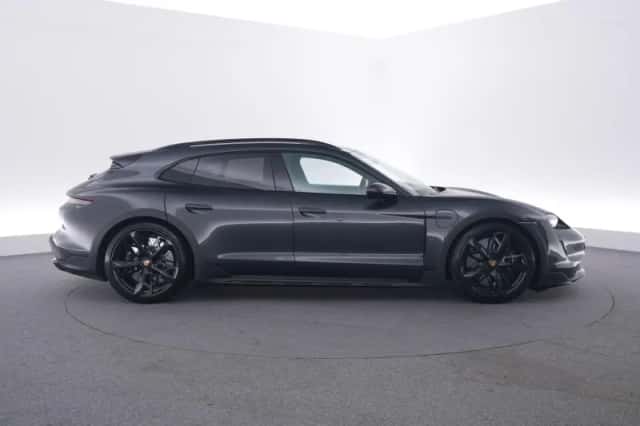 Porsche Taycan (2022) thumbnail 6