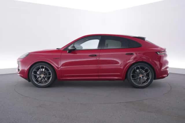 Porsche Cayenne (2023) thumbnail 2