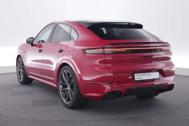 Porsche Cayenne (2023) thumbnail 3