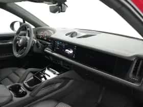 Porsche Cayenne (2023) thumbnail 33