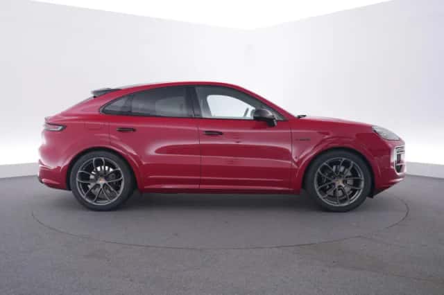 Porsche Cayenne (2023) thumbnail 6