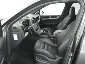 Porsche Cayenne (2024) thumbnail 12