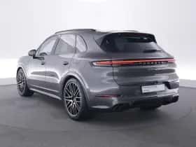 Porsche Cayenne (2024) thumbnail 3