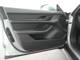 Porsche Taycan (2023) thumbnail 16