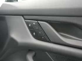 Porsche Taycan (2023) thumbnail 32