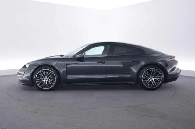 Porsche Taycan (2021) thumbnail 2