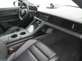 Porsche Taycan (2021) thumbnail 31