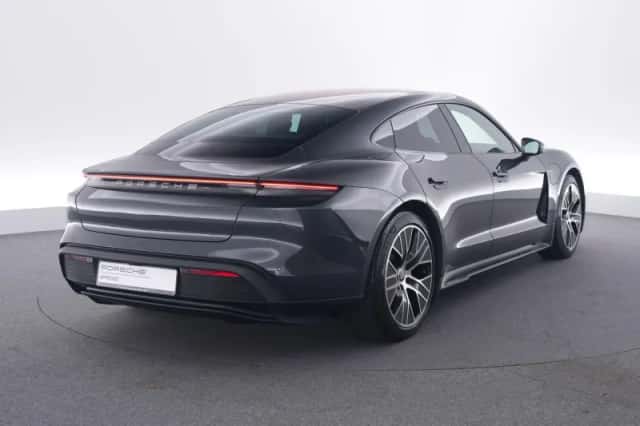 Porsche Taycan (2021) thumbnail 5