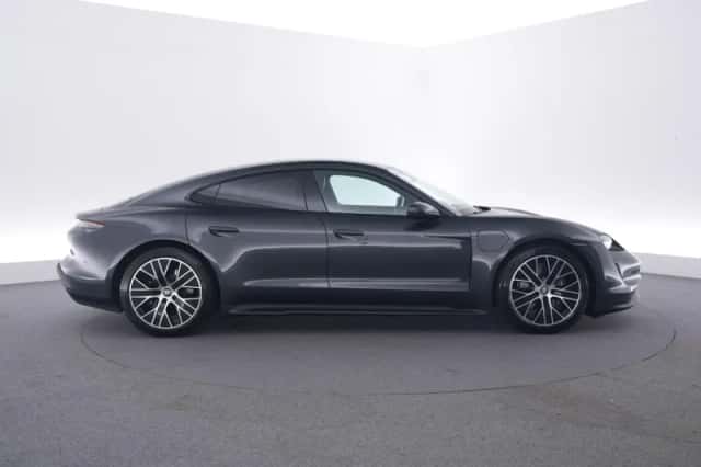 Porsche Taycan (2021) thumbnail 6