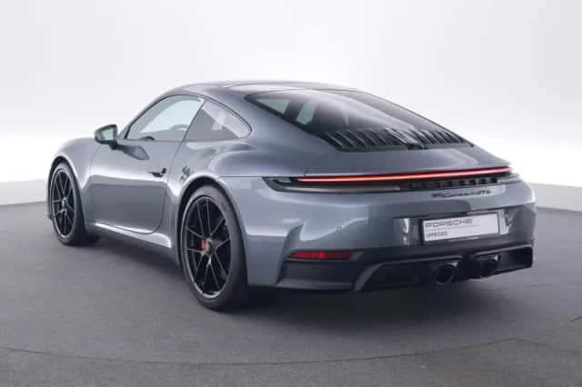 Porsche 911 (2025) thumbnail 3