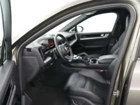 Porsche Cayenne (2023) thumbnail 12