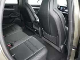 Porsche Cayenne (2023) thumbnail 33