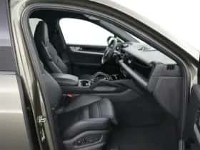 Porsche Cayenne (2023) thumbnail 35