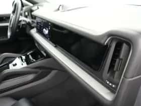 Porsche Cayenne (2023) thumbnail 39
