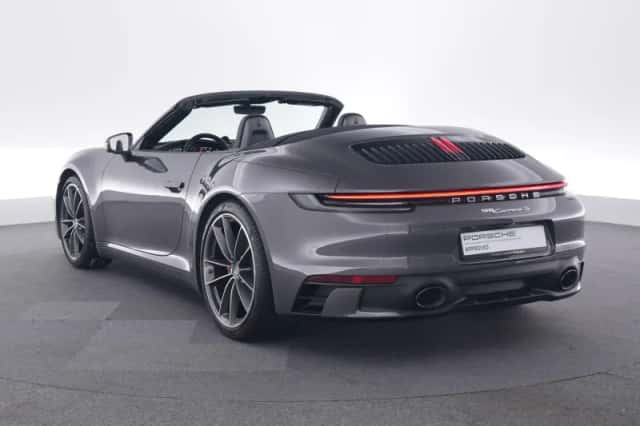 Porsche 911 (2021) thumbnail 3